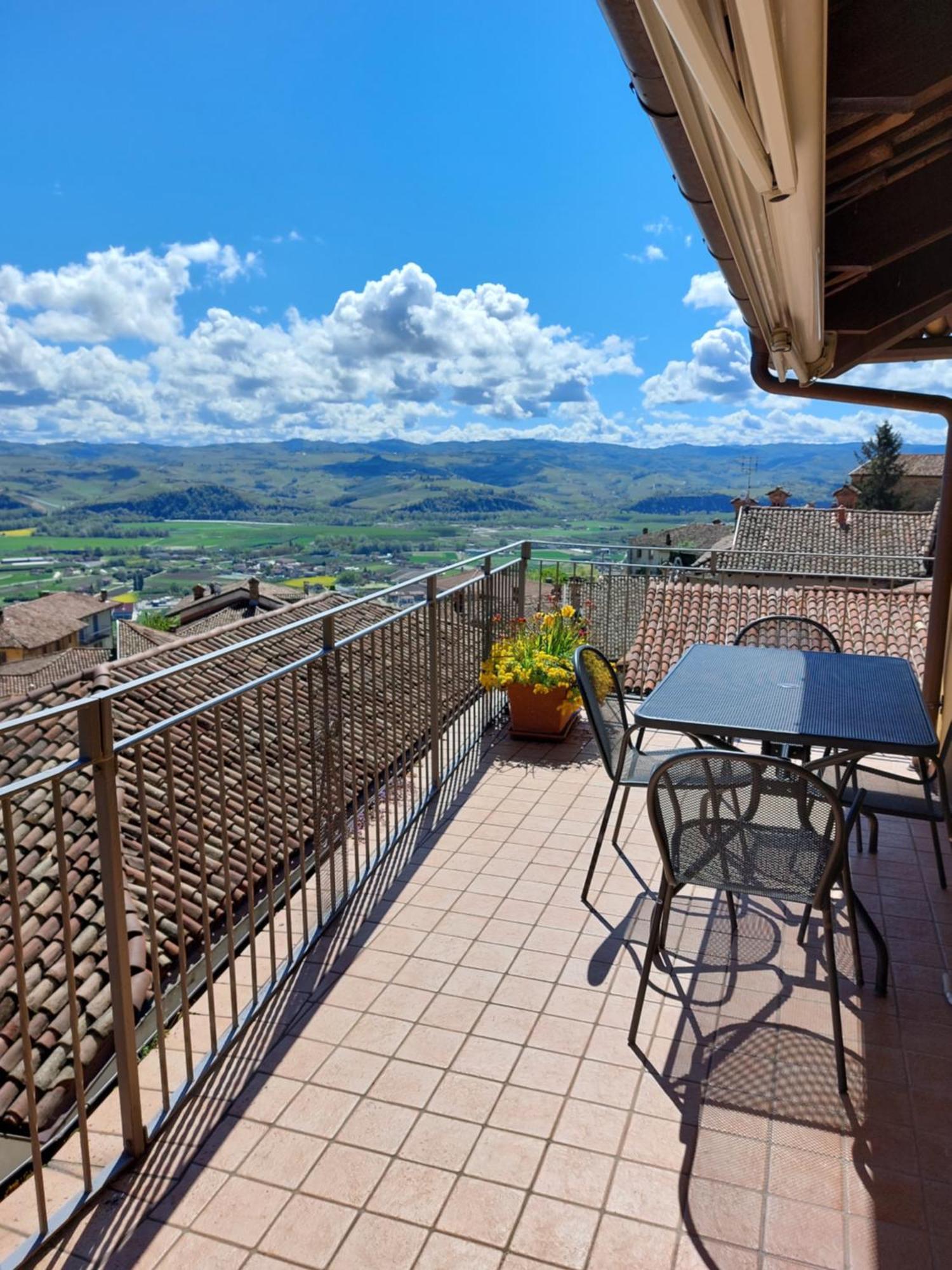 Il Giardino Di Olivia Apartment Guarene Екстериор снимка