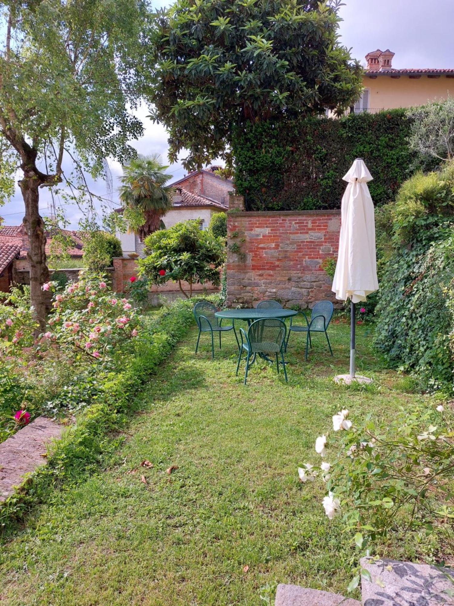 Il Giardino Di Olivia Apartment Guarene Екстериор снимка