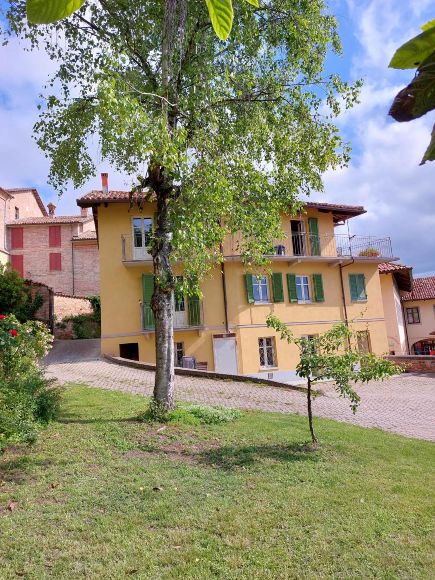 Il Giardino Di Olivia Apartment Guarene Екстериор снимка
