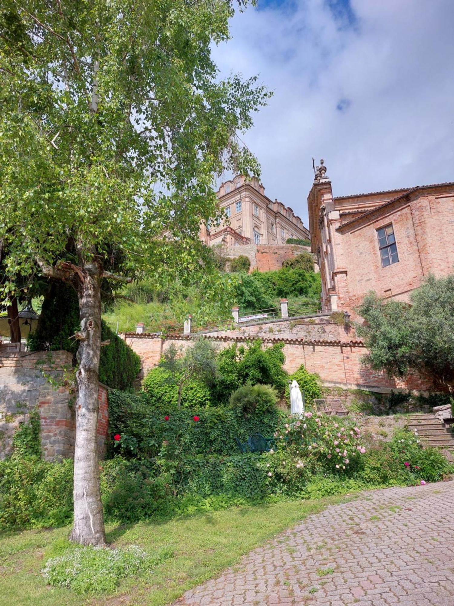 Il Giardino Di Olivia Apartment Guarene Екстериор снимка